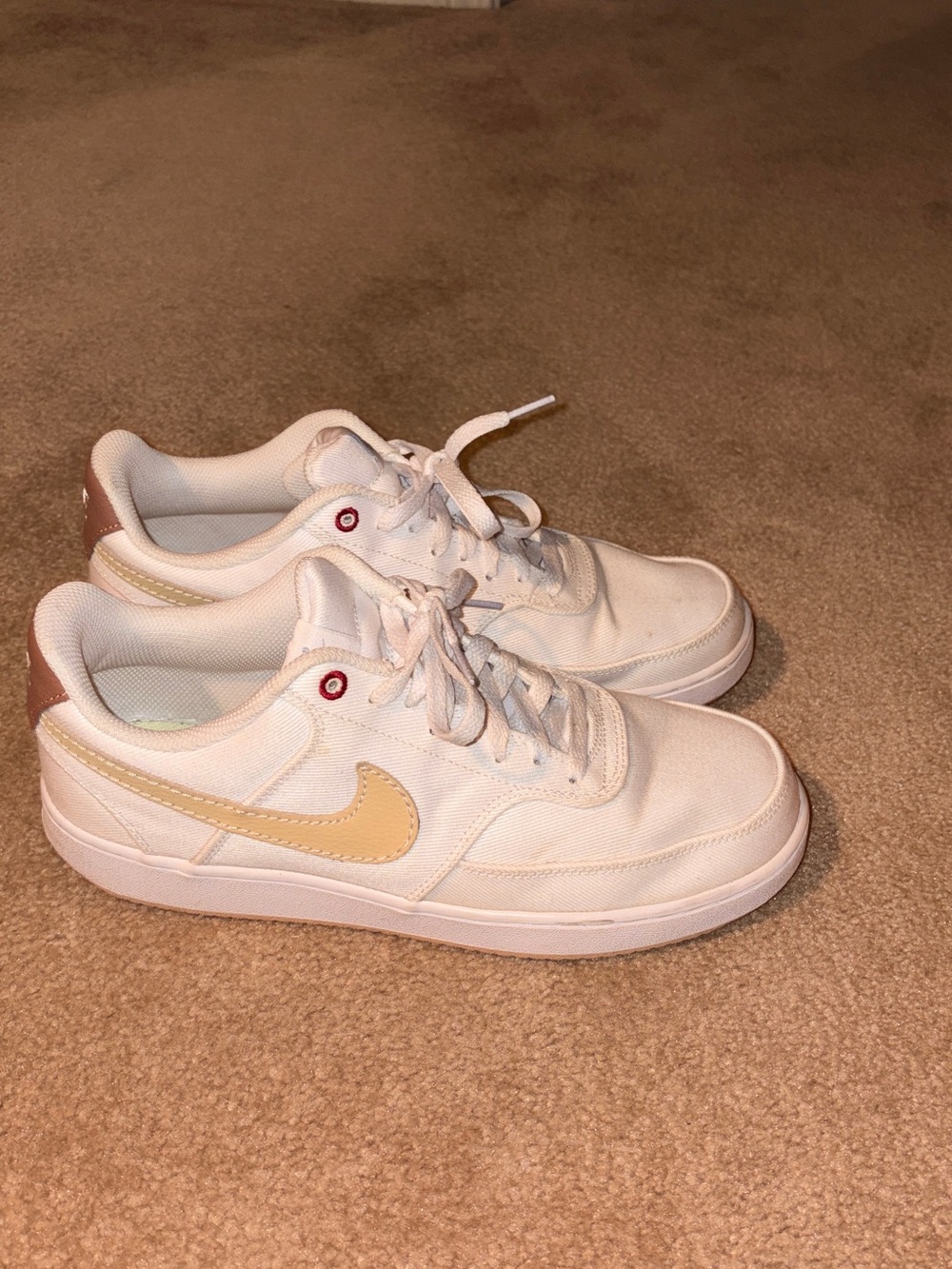 Nike men’s court vision low canvas white sesame 
Men’s size 9.5